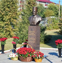 В Кургане открыли памятник детскому хирургу Грачику Дохоляну